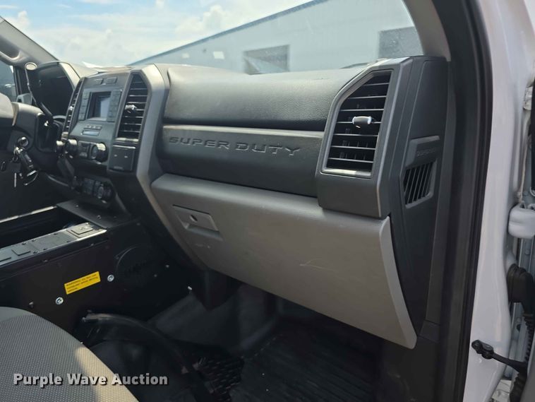 image for item FI0952 2020 Ford F250 Super Duty Crew Cab utility bed pickup truck