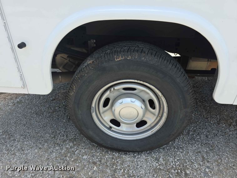 image for item FI0952 2020 Ford F250 Super Duty Crew Cab utility bed pickup truck