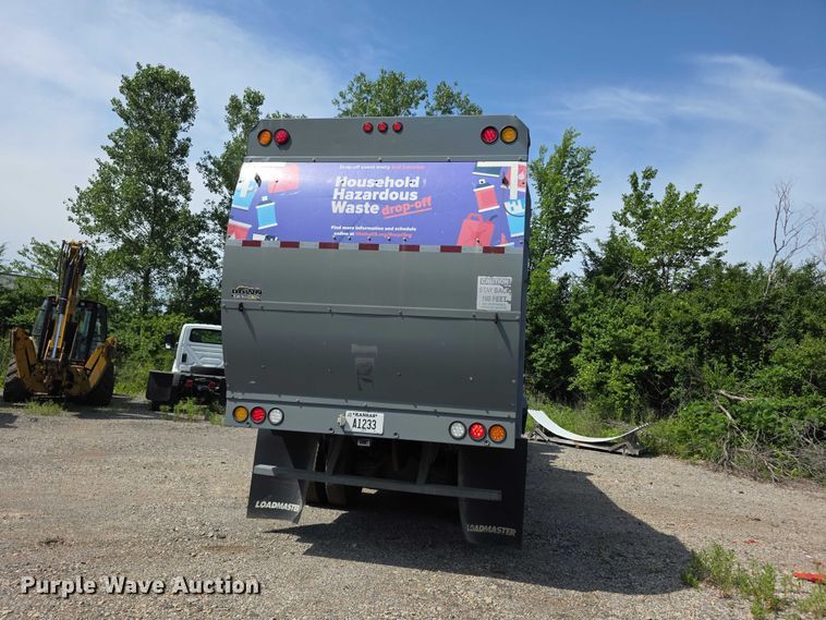 image for item FI0953 2019 Mack LR64E refuse truck