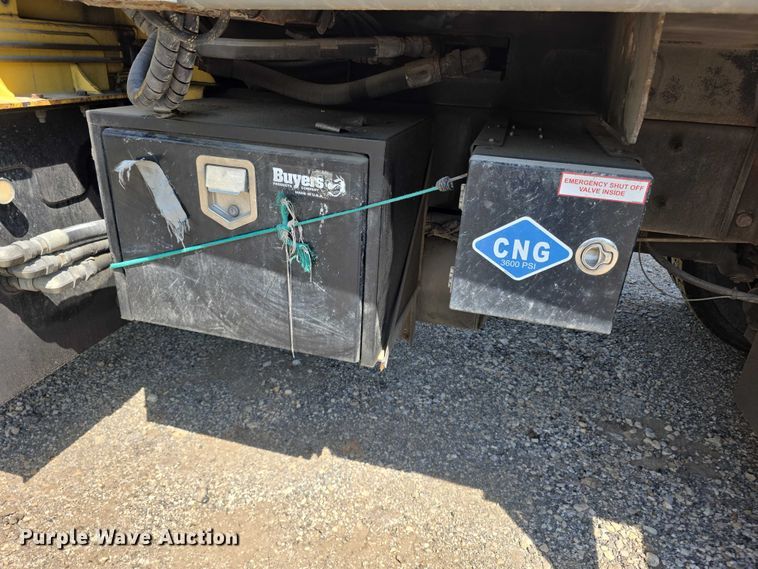 image for item FI0953 2019 Mack LR64E refuse truck