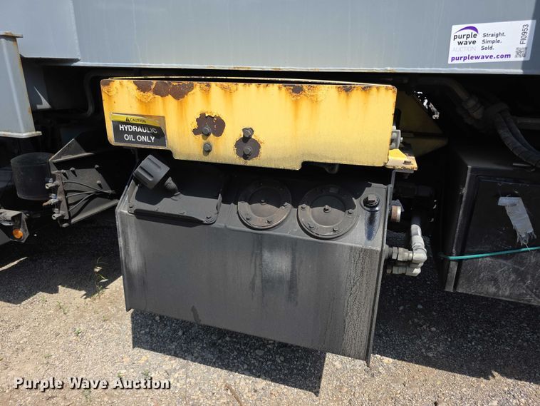 image for item FI0953 2019 Mack LR64E refuse truck