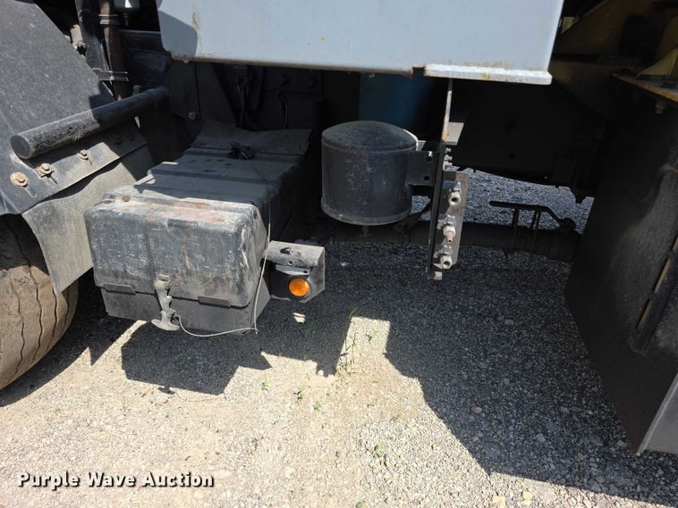 image for item FI0953 2019 Mack LR64E refuse truck