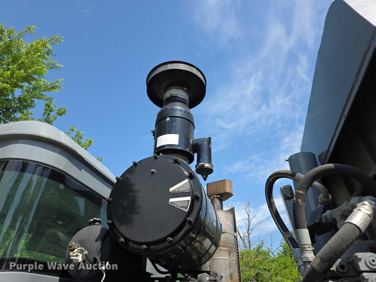 image for item FI0953 2019 Mack LR64E refuse truck