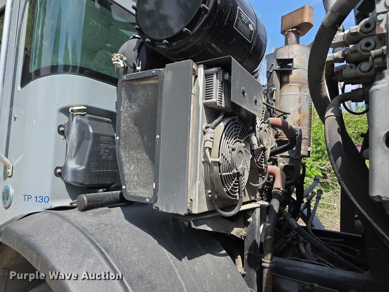 image for item FI0953 2019 Mack LR64E refuse truck