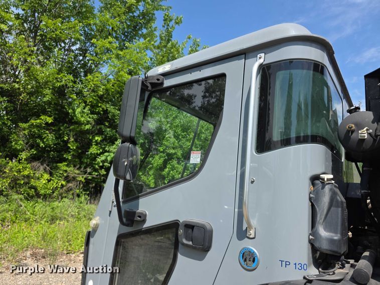 image for item FI0953 2019 Mack LR64E refuse truck