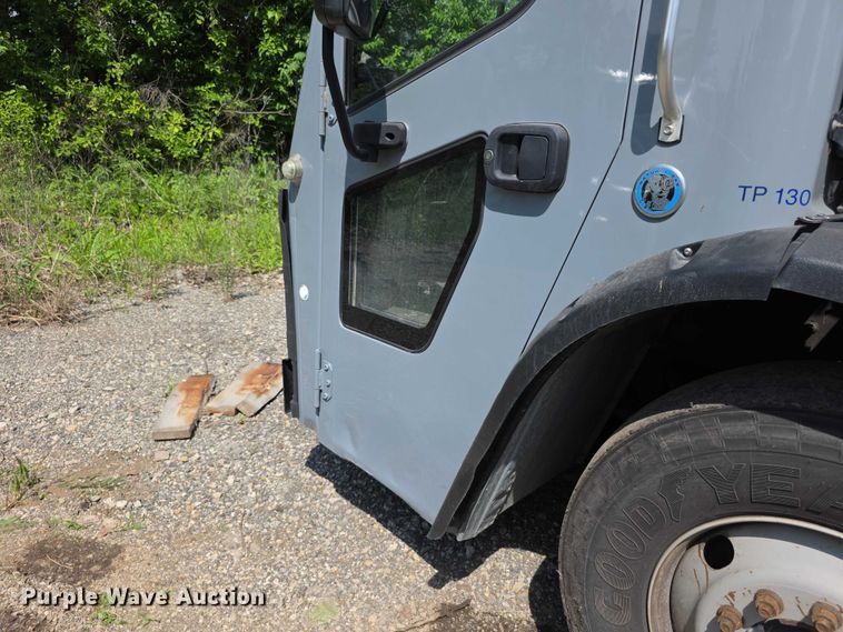 image for item FI0953 2019 Mack LR64E refuse truck