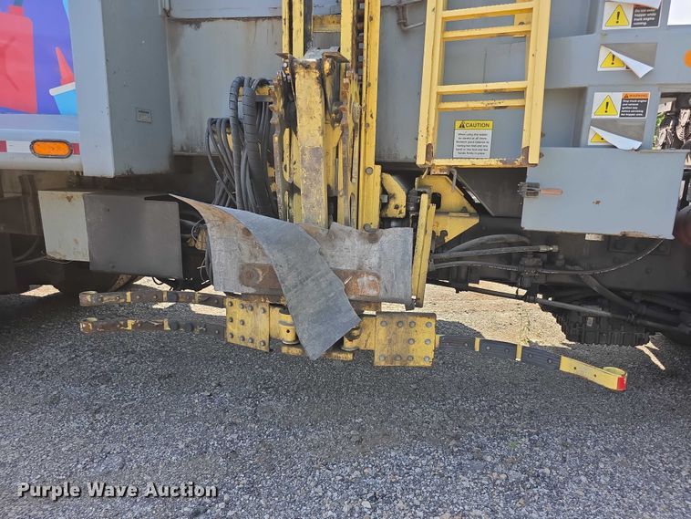 image for item FI0953 2019 Mack LR64E refuse truck