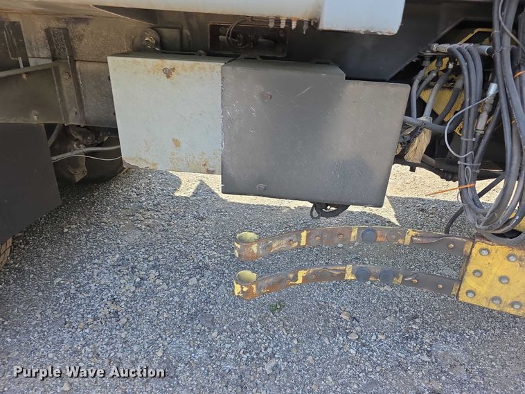 image for item FI0953 2019 Mack LR64E refuse truck