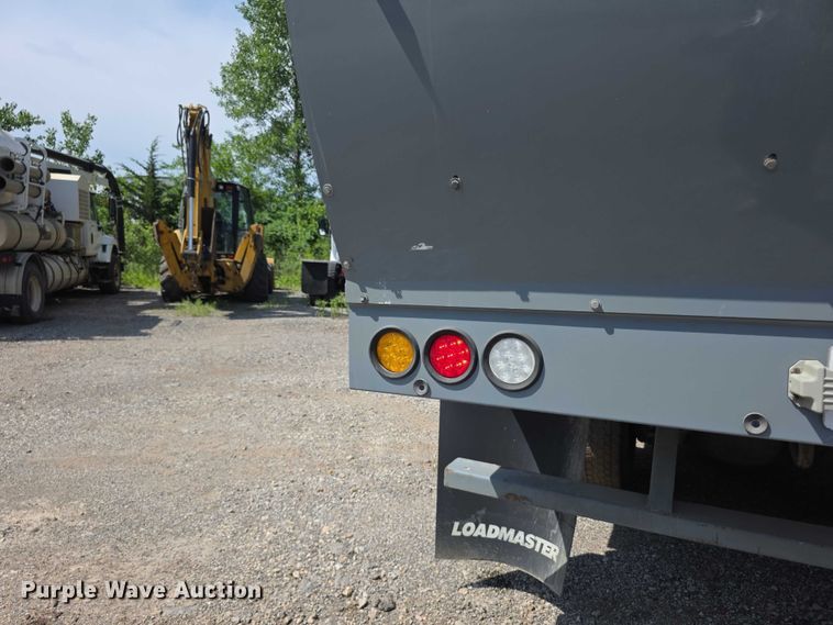 image for item FI0953 2019 Mack LR64E refuse truck