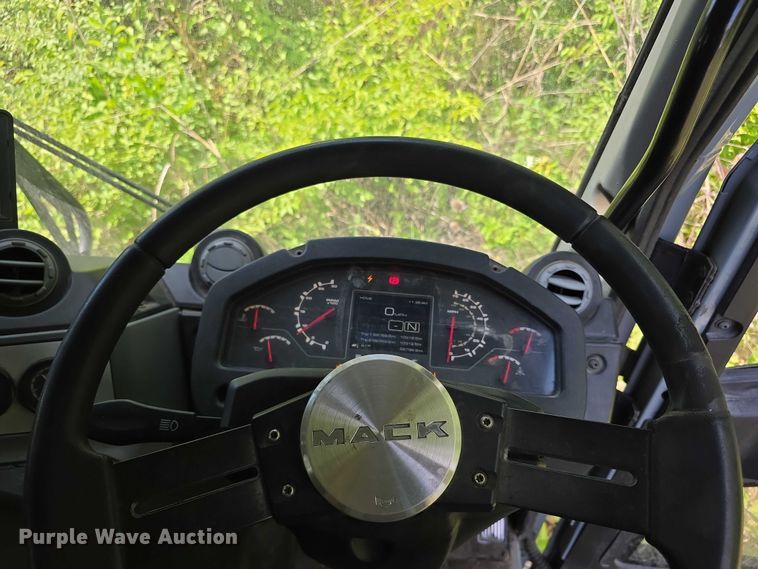 image for item FI0953 2019 Mack LR64E refuse truck