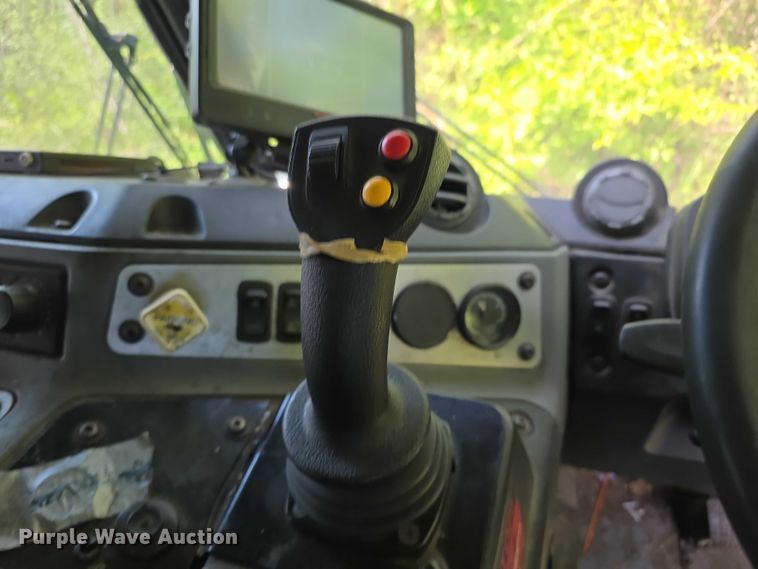 image for item FI0953 2019 Mack LR64E refuse truck