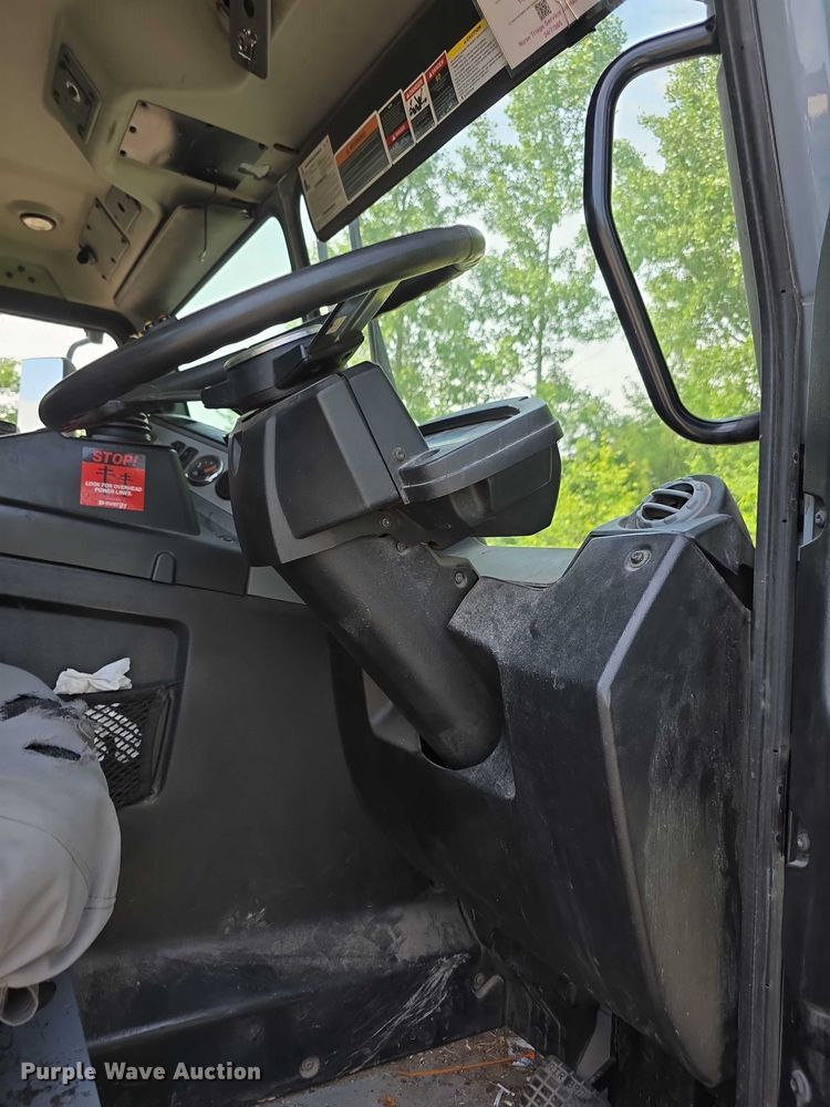 image for item FI0953 2019 Mack LR64E refuse truck