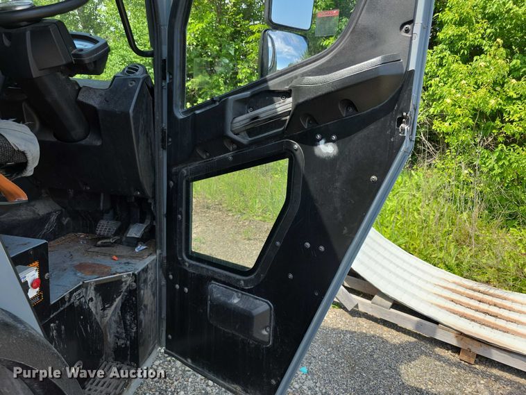 image for item FI0953 2019 Mack LR64E refuse truck