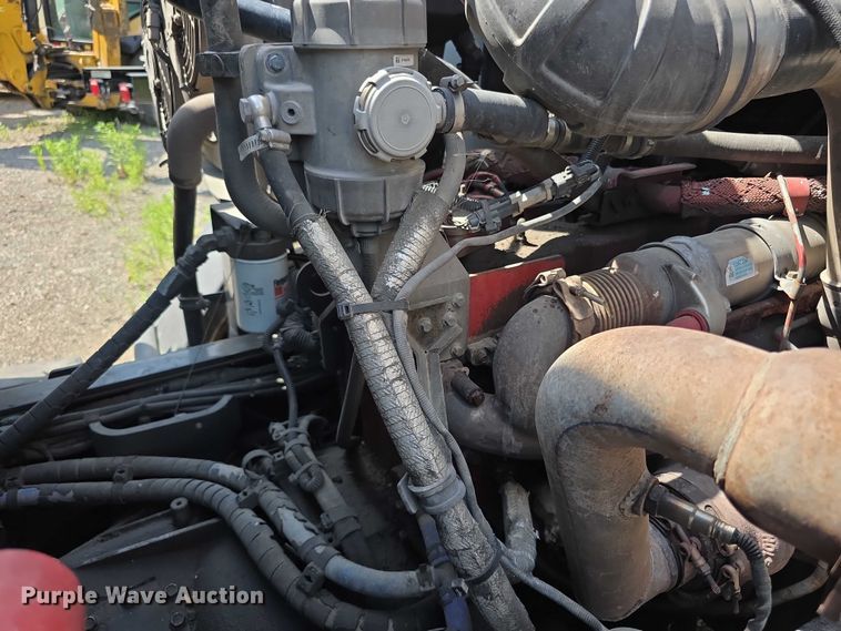 image for item FI0953 2019 Mack LR64E refuse truck
