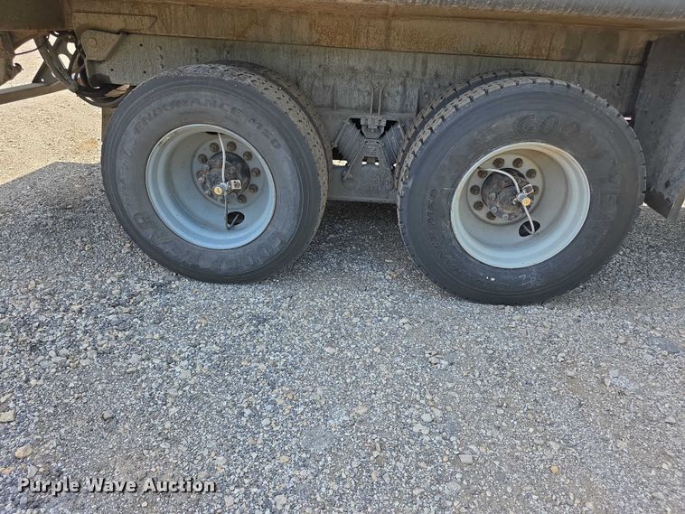 image for item FI0953 2019 Mack LR64E refuse truck