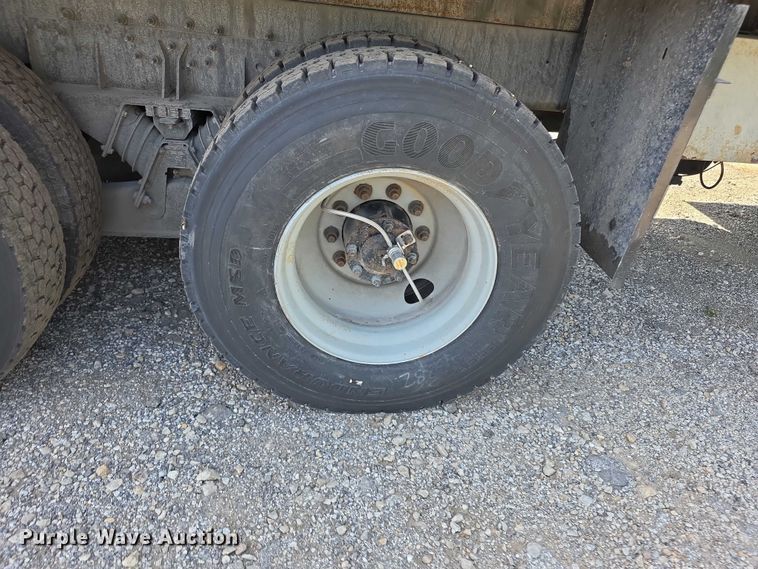 image for item FI0953 2019 Mack LR64E refuse truck