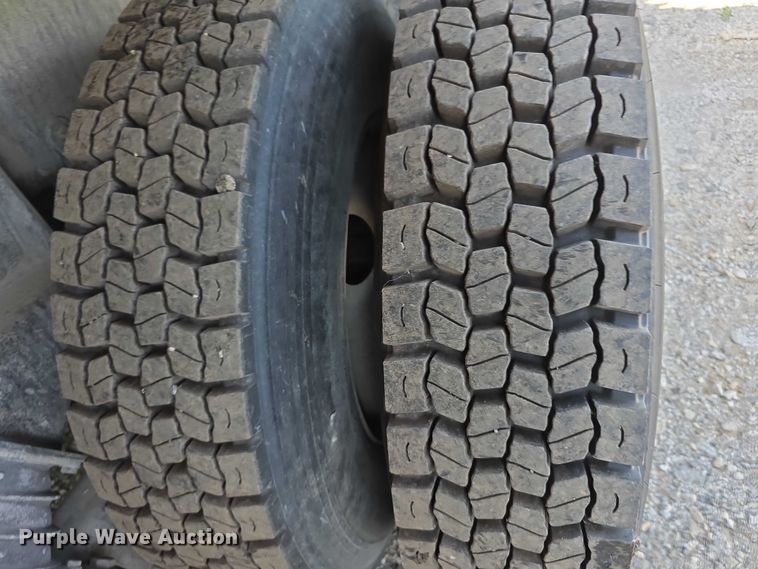 image for item FI0953 2019 Mack LR64E refuse truck