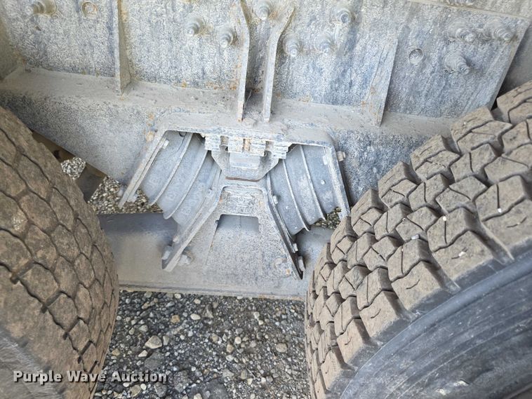 image for item FI0953 2019 Mack LR64E refuse truck