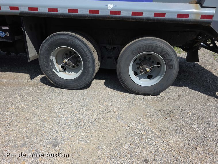 image for item FI0953 2019 Mack LR64E refuse truck