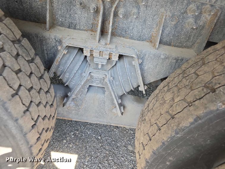 image for item FI0953 2019 Mack LR64E refuse truck