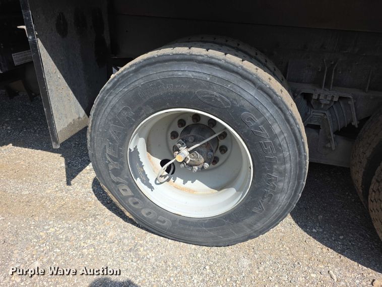 image for item FI0953 2019 Mack LR64E refuse truck