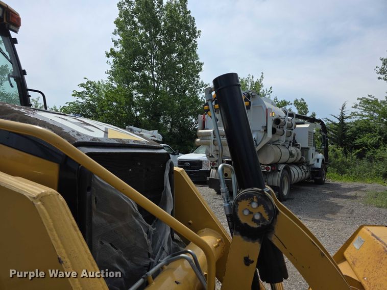 image for item FI0954 2011 Caterpillar 450E backhoe