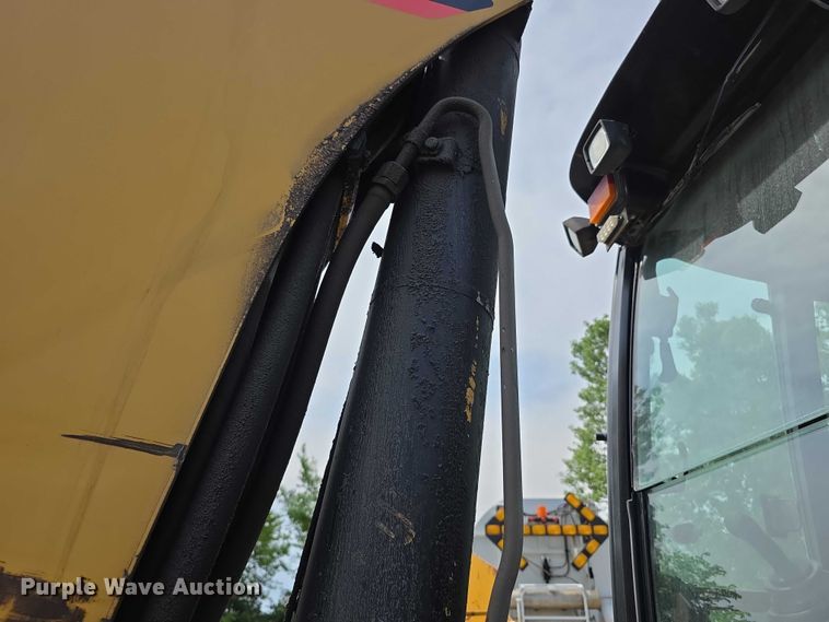 image for item FI0954 2011 Caterpillar 450E backhoe