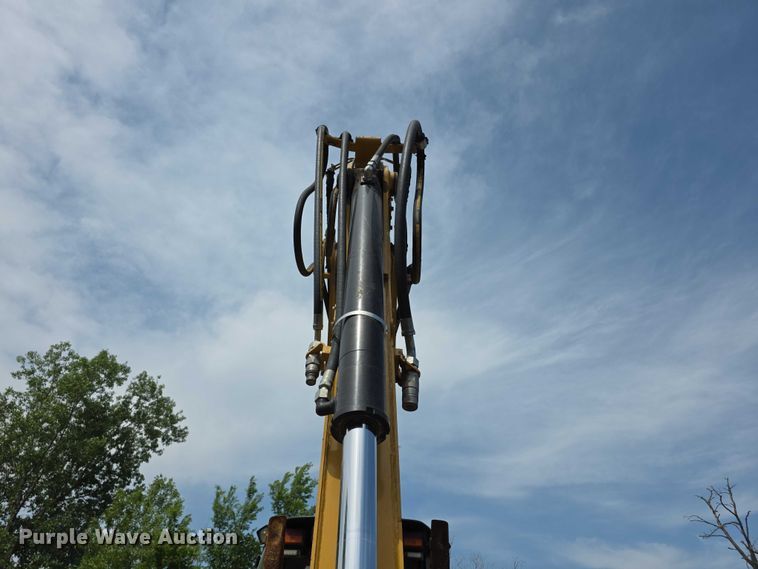 image for item FI0954 2011 Caterpillar 450E backhoe