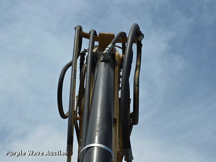 image for item FI0954 2011 Caterpillar 450E backhoe