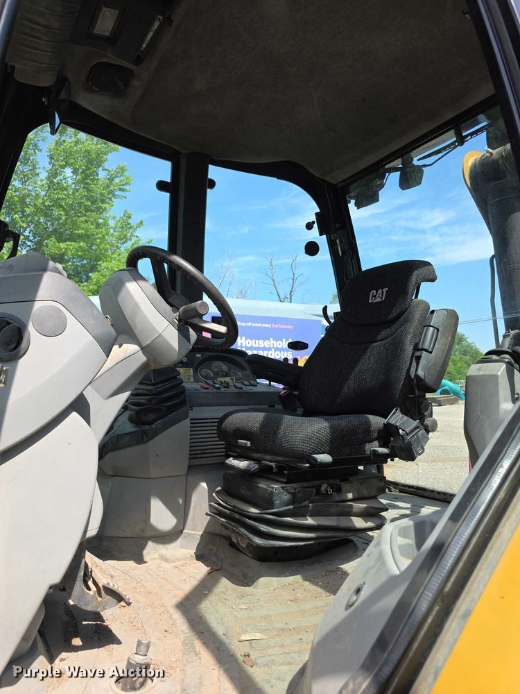 image for item FI0954 2011 Caterpillar 450E backhoe