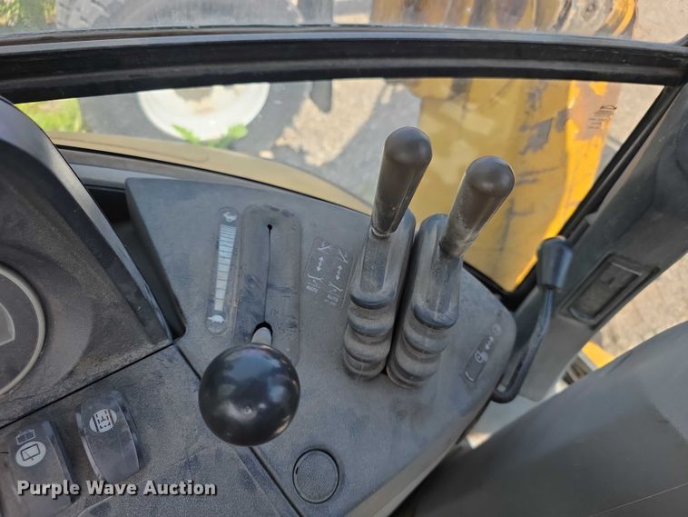image for item FI0954 2011 Caterpillar 450E backhoe