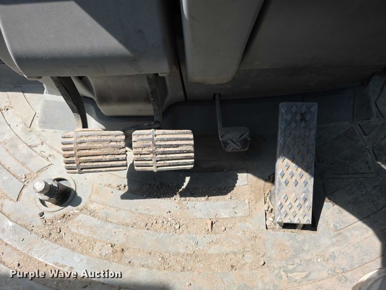 image for item FI0954 2011 Caterpillar 450E backhoe