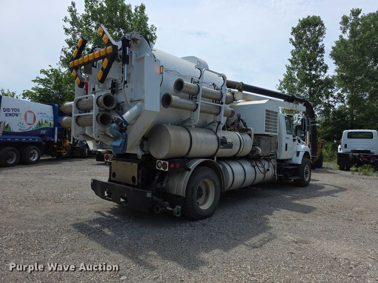 image for item FI0989 2008 International 7400SBA vacuum truck