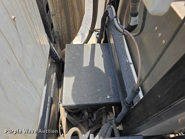 image for item FI0989 2008 International 7400SBA vacuum truck