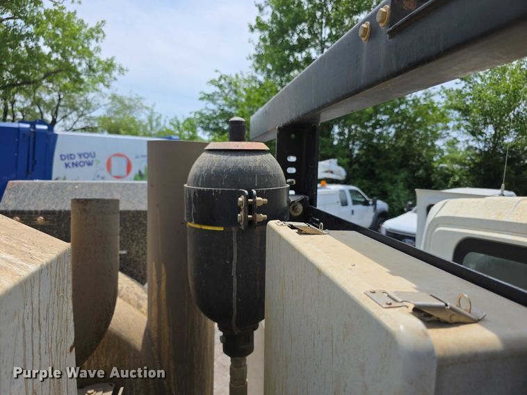 image for item FI0989 2008 International 7400SBA vacuum truck