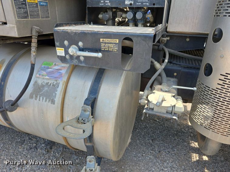 image for item FI0989 2008 International 7400SBA vacuum truck
