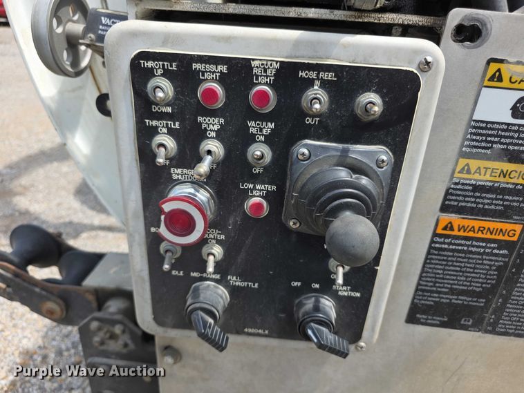 image for item FI0989 2008 International 7400SBA vacuum truck