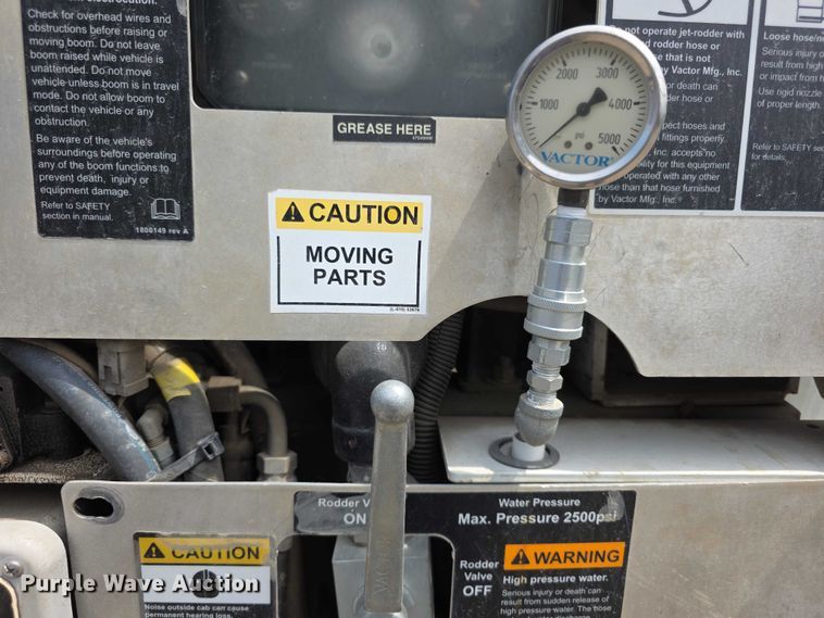image for item FI0989 2008 International 7400SBA vacuum truck