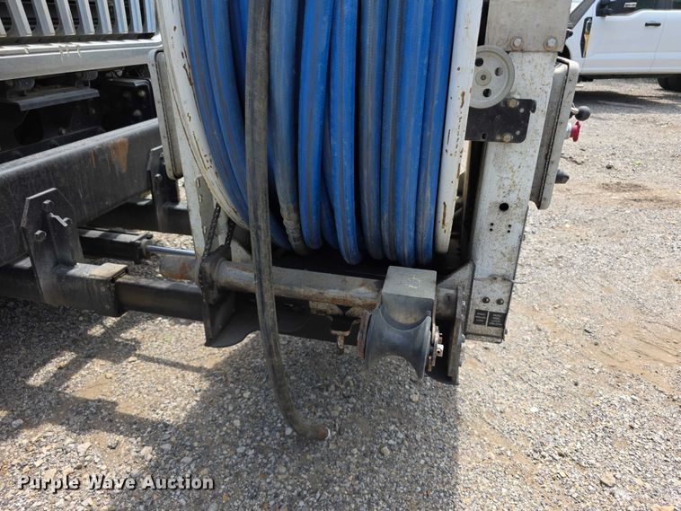 image for item FI0989 2008 International 7400SBA vacuum truck