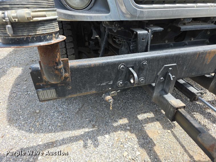 image for item FI0989 2008 International 7400SBA vacuum truck