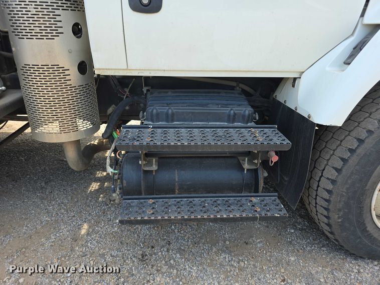 image for item FI0989 2008 International 7400SBA vacuum truck