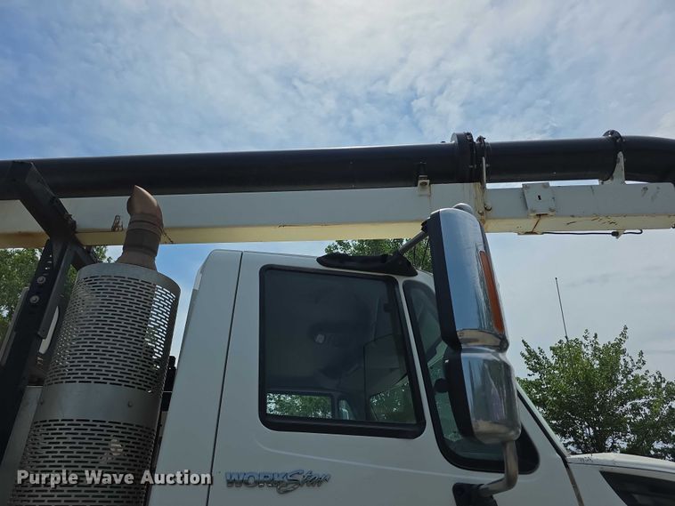 image for item FI0989 2008 International 7400SBA vacuum truck