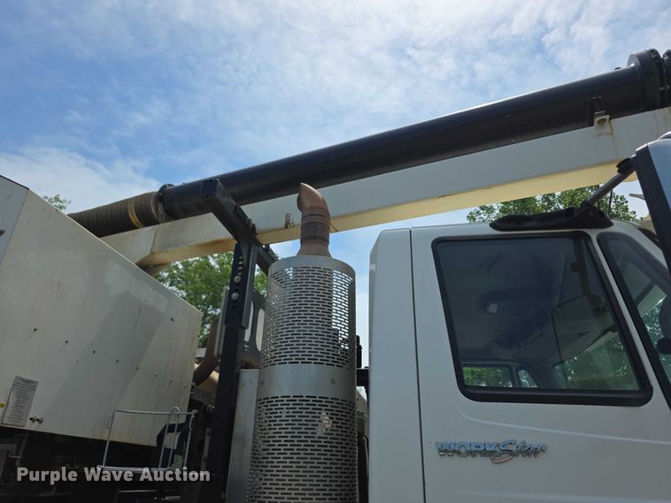 image for item FI0989 2008 International 7400SBA vacuum truck