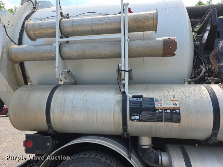 image for item FI0989 2008 International 7400SBA vacuum truck