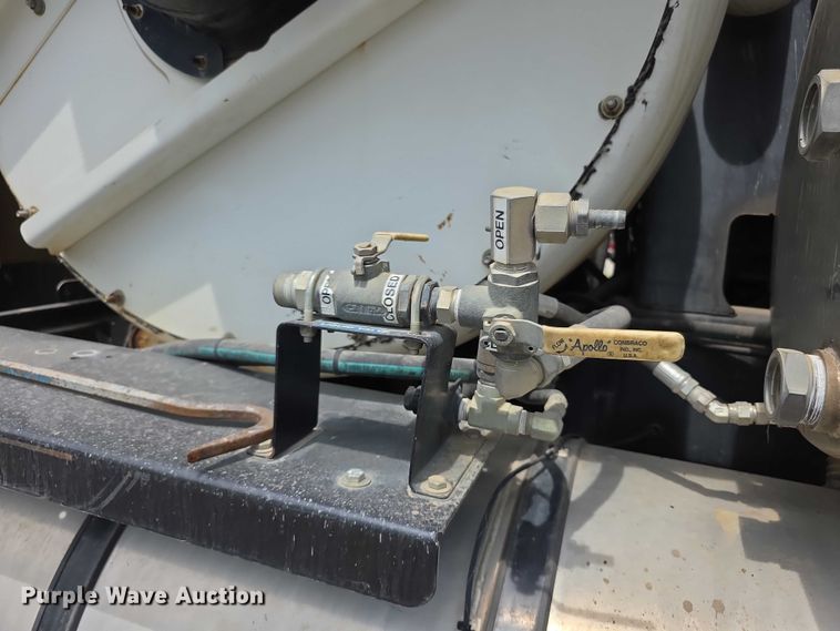 image for item FI0989 2008 International 7400SBA vacuum truck