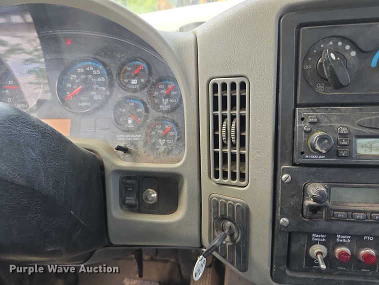 image for item FI0989 2008 International 7400SBA vacuum truck