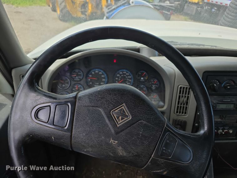 image for item FI0989 2008 International 7400SBA vacuum truck