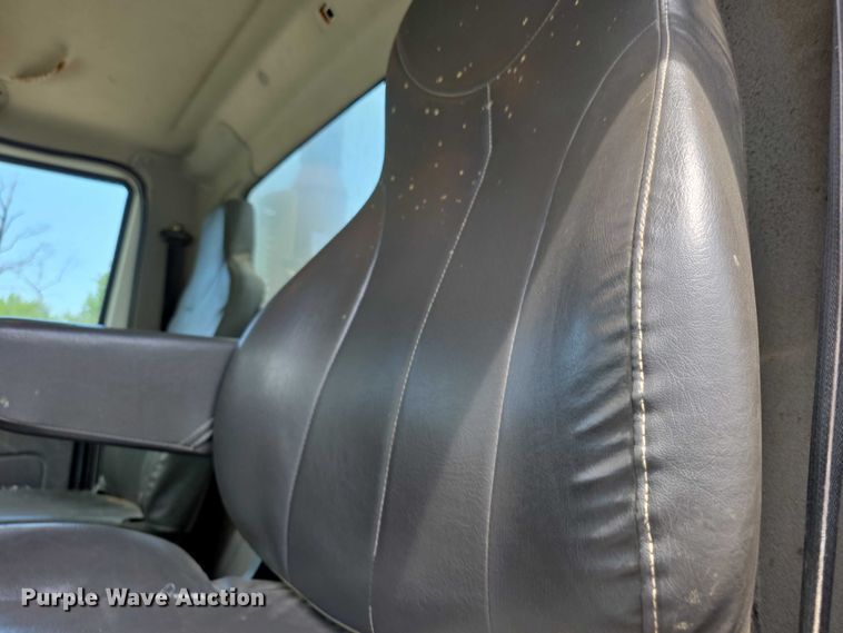 image for item FI0989 2008 International 7400SBA vacuum truck
