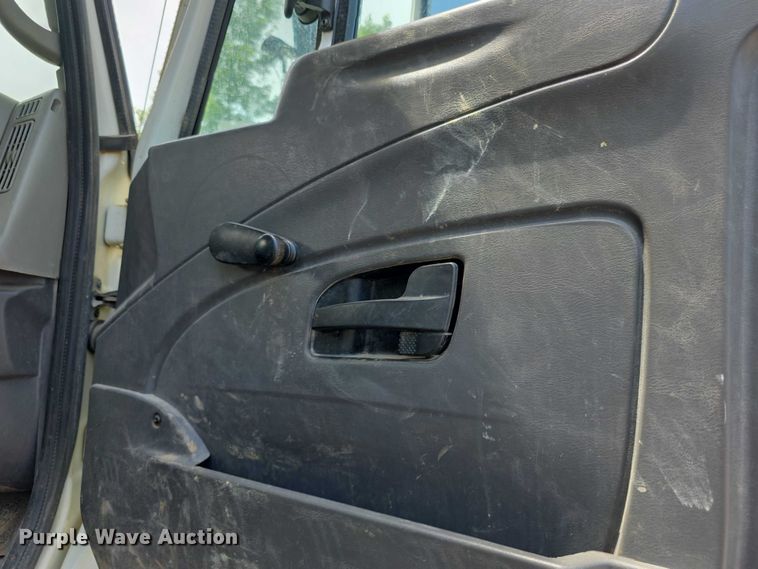 image for item FI0989 2008 International 7400SBA vacuum truck