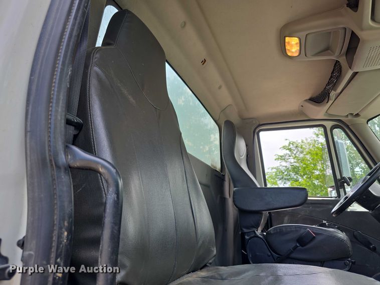 image for item FI0989 2008 International 7400SBA vacuum truck
